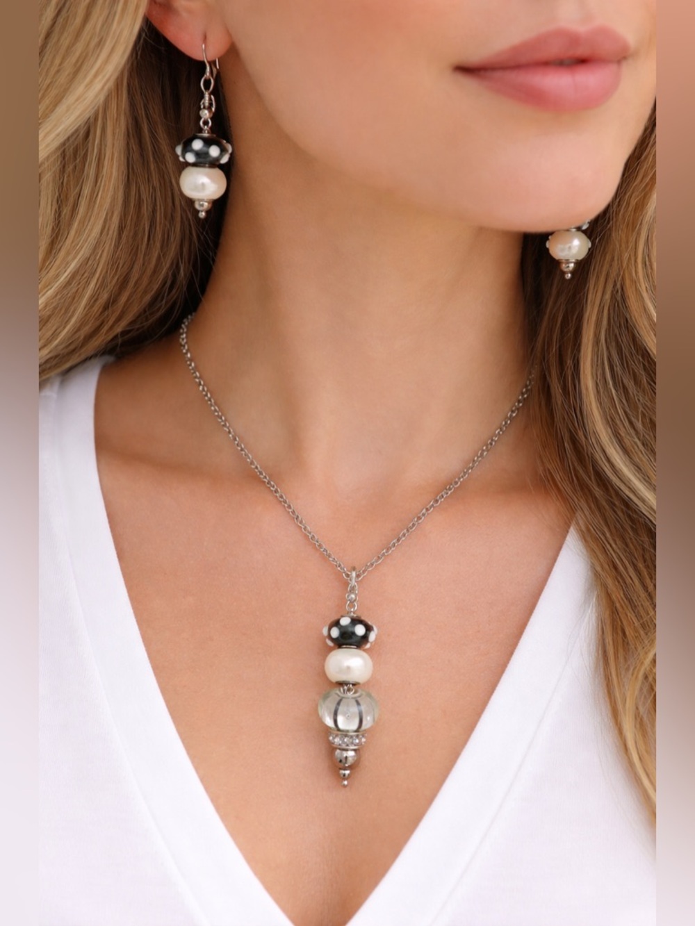 bella Perlina Black and White Beaded Pendant Necklace and earrings